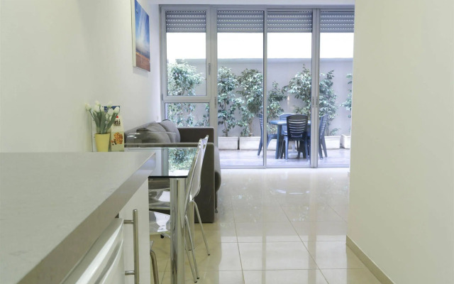 Sea Land Suites