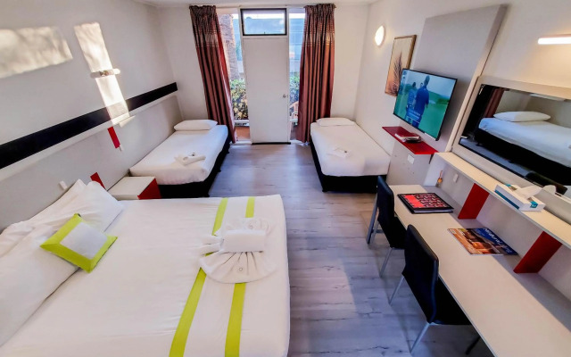 Sandors Motor Inn