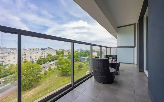 Apartment With Terrace by Renters
