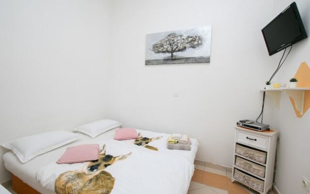 Apartment Neno Grebastica
