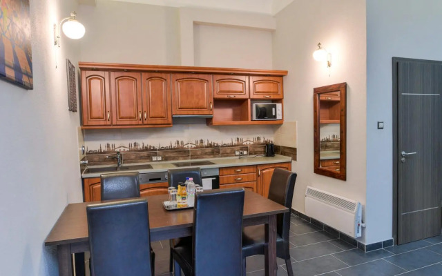 Corvin Point Rooms and Apartments