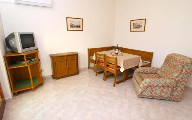 Relaxing Apartment With Outdoor Space in Fažana