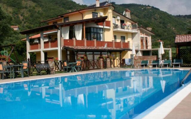 Vineyard Dependance With Shared Pool