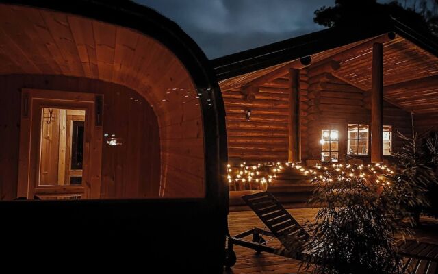 Fjordhygge, Cozy Log Retreat Near Sea & Forest - Sauna & Outdoor Living