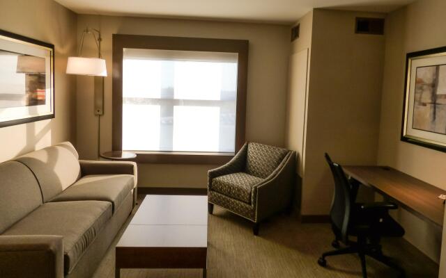 Holiday Inn Express & Suites Plymouth - Ann Arbor Area, an IHG Hotel