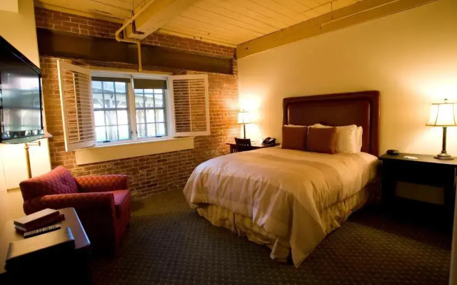 The Common Man Inn & Restaurant