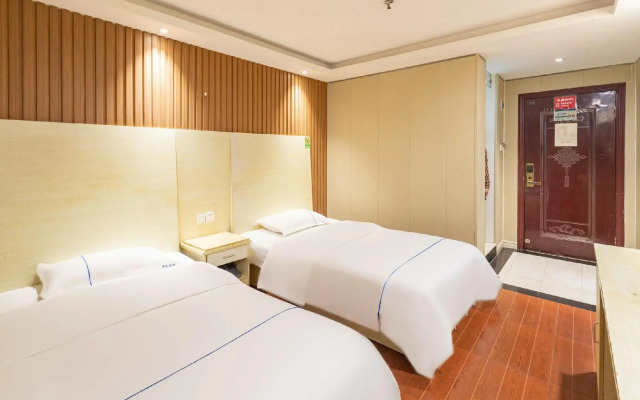 Yuefa Hotel (Shenzhen Dongmen Old Street Shaibu Subway Station)