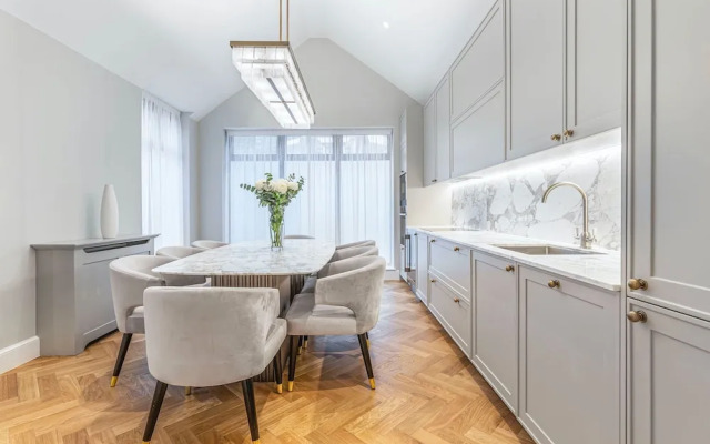 Wimpole Mews - 4 Bedroom Apartment