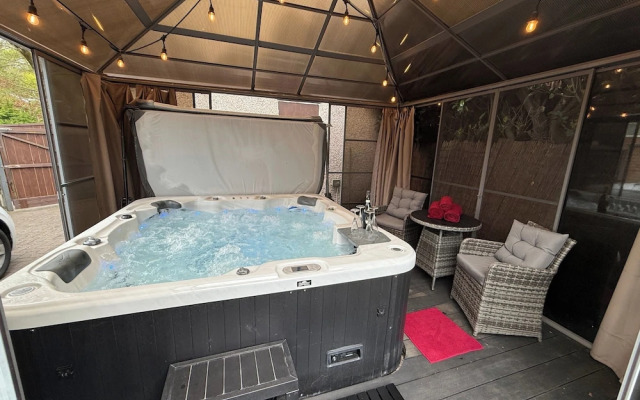 3 Bed-sleeps 6-hot Tub-pet Friendly-parking
