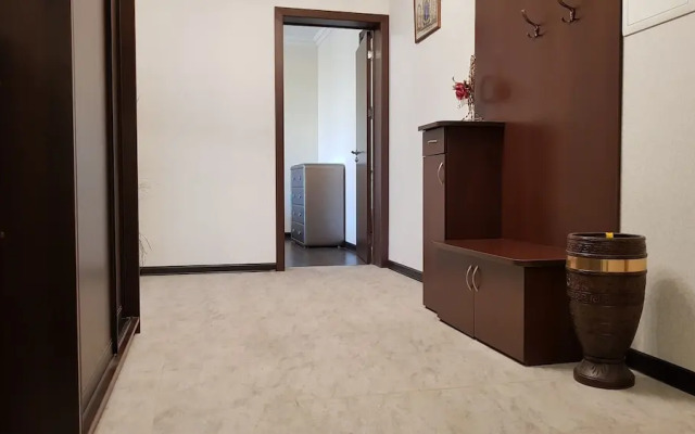 DeLuxe Apartment Akademika Yangelya 2