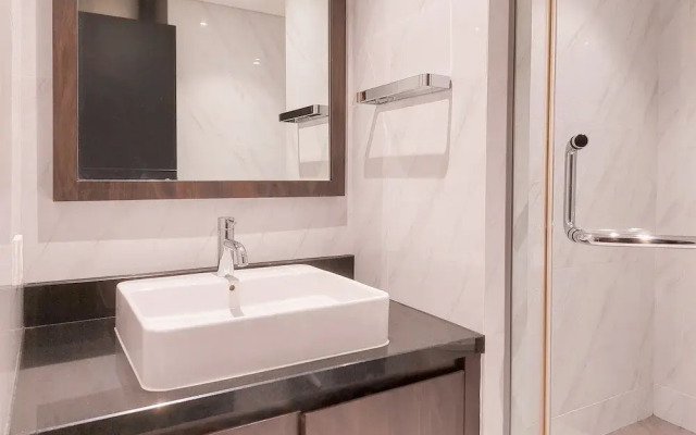 Modern Look And Comfy 1Br Apartment Branz Bsd City
