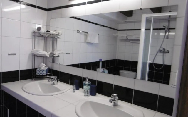 Gîtes et Chambre d'Hôtes A l'Arc en Ciel