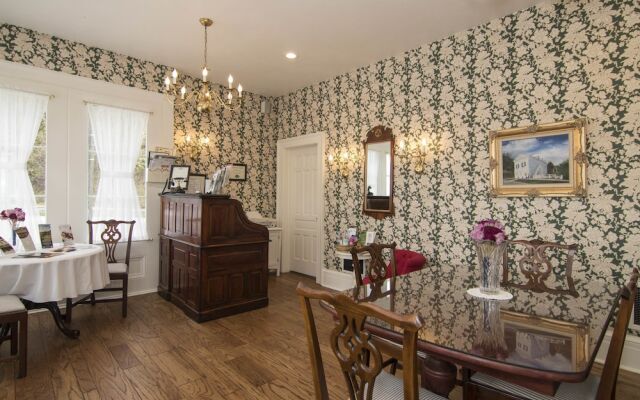 The Rochester Inn, A Historic Hotel