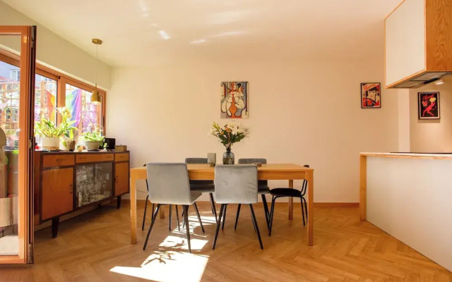 Alegr0 · 60s Chic Central Apartment w/ Garden