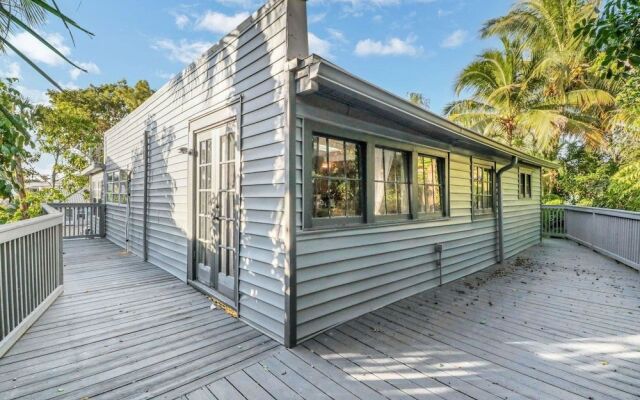 Beach Tree Hippie House