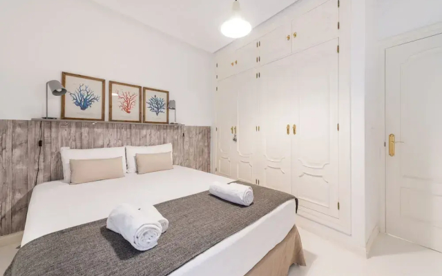 3 Bd Apartment Perfect Location in Plaza de Chueca