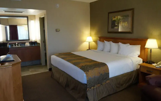 Biltmore Hotel & Suites