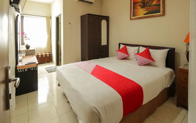 Tuban Torres Accomodation by OYO Rooms