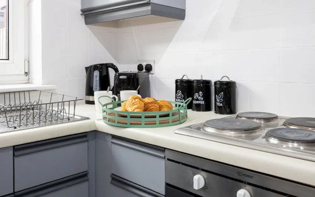 Captivating 3-bed House in Blackburn