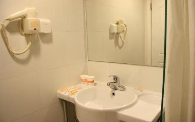 Home Inn Shanghai JInqiao Boxing Road Metro Station