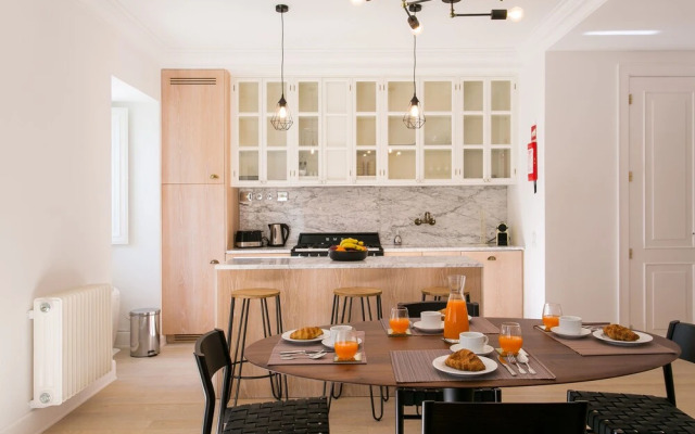 JOIVY Stunning 2BR Apt w/garden, by the Avenida subway & Botanical Garden of Lisbon