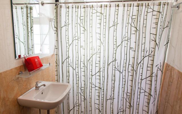 ZEN Rooms Samsen 3