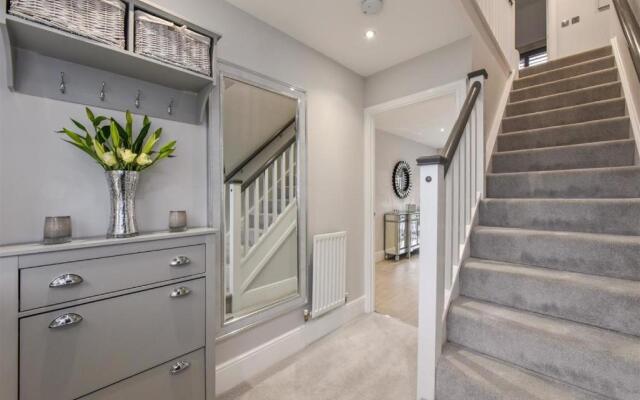 Luxury 4 Bedroom Detached House