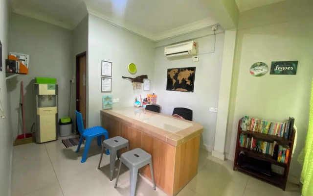 OYO 91002 D Qamar Motel