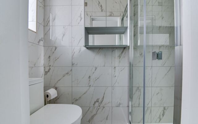 Superior Compact Studio Close to Amenities