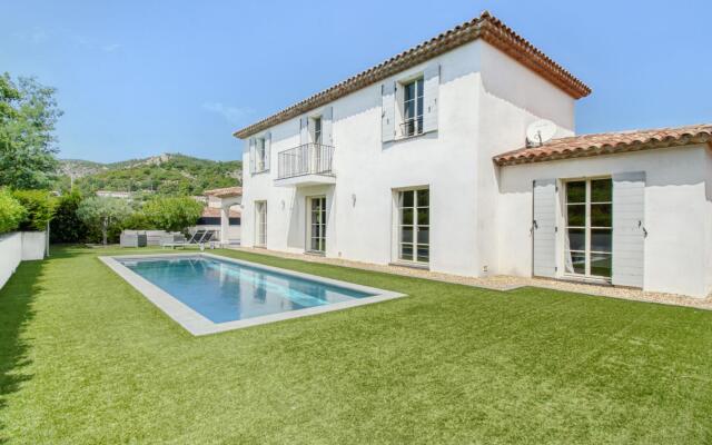 Cozy Villa in Le Plan-de-la-tour With Private Swimming Pool