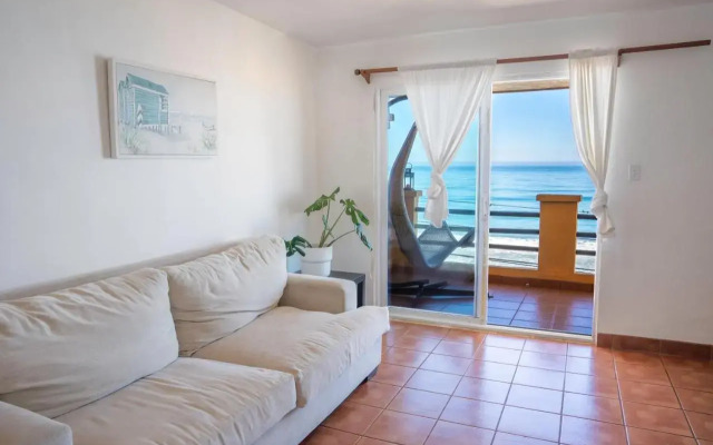 BEACHFRONT Relaxation 1 Bedroom Apt