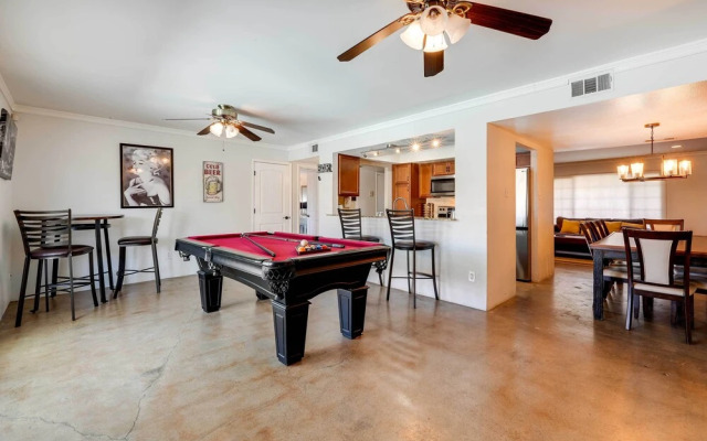 Bright Scottsdale Home: Private Pool + Gas Grill!