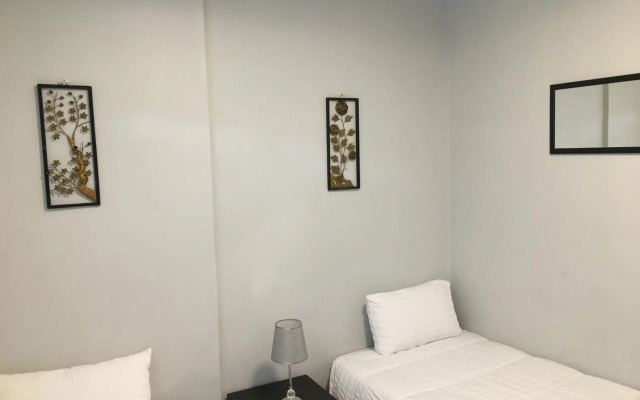 Highrise Windhoek apartment with skyline view, pool and gym