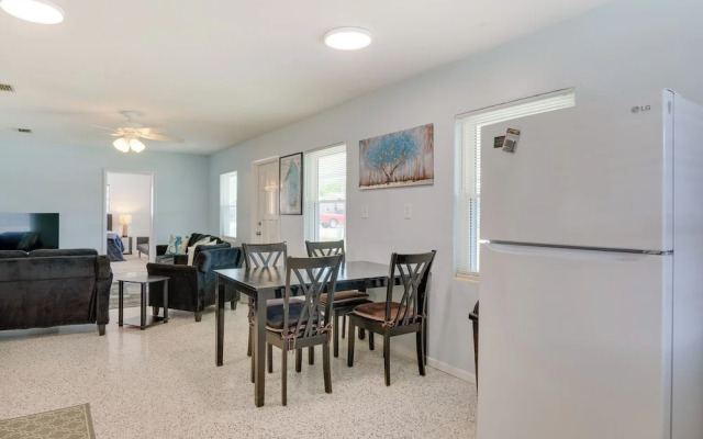 Waterfront Okeechobee Getaway w/ Backyard Dock!