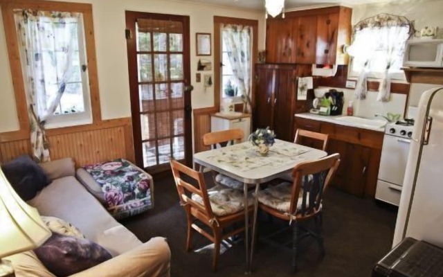 #3 - Chantilly 2 Bedroom Cabin by RedAwning