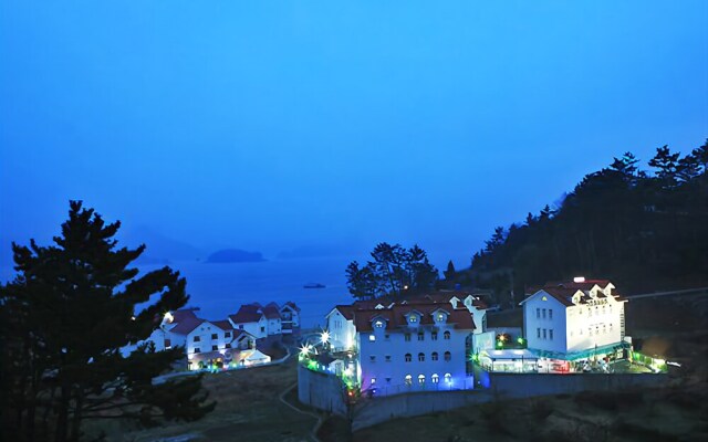 Tongyeong Ji and Park Pension