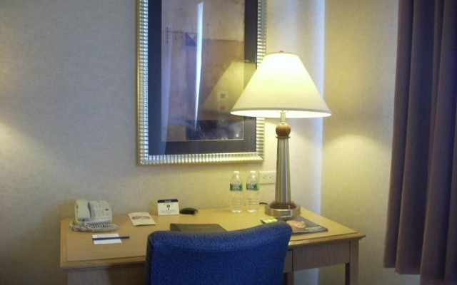 Marco LaGuardia Hotel & Suites