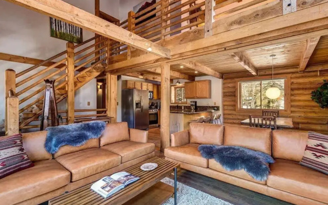 Private Luxurious Cabin w spa Near Breckenridge