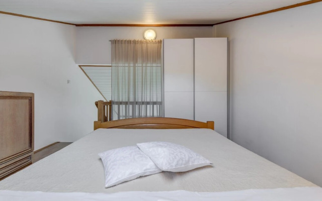 Beachfront apartment Milan with balcony