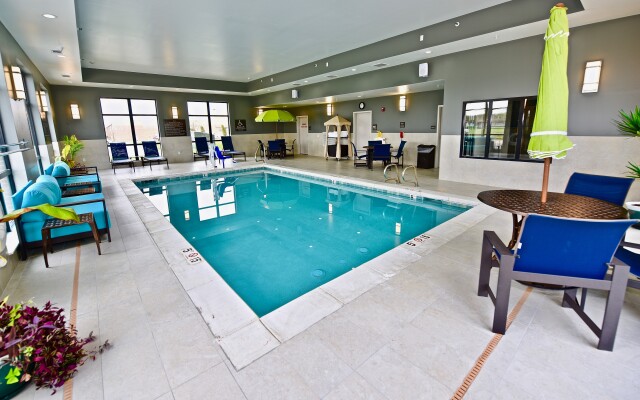 Hampton Inn & Suites Oakwood Village-Cleveland