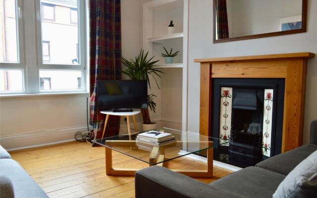 Modern 2 Bedroom Dalry Apartment