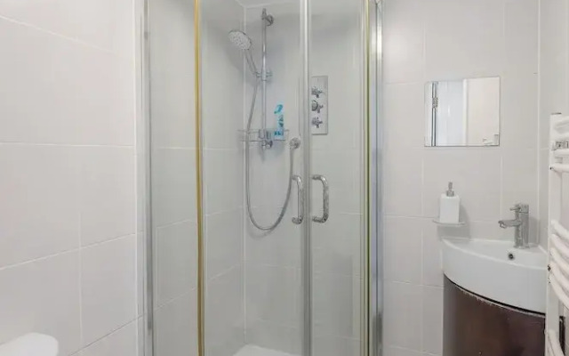 20 min From City Centre / 2 Bedrooms W/ensuite