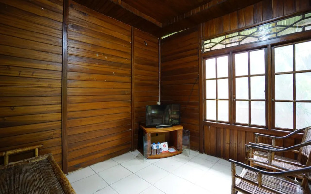 OYO 1254 Golden Lake Resort