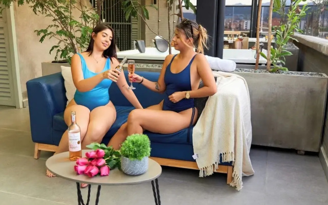 Rosa Negra's Cozy Stadio Suite With Jacuzzi