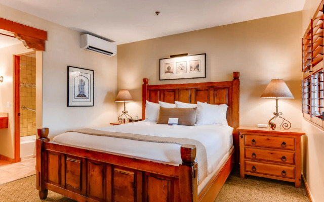 Piñon Court By La Fonda