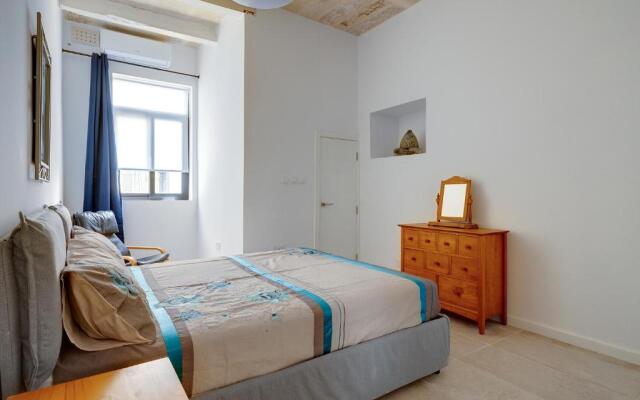 Stylish 2BR Apartment in Valletta