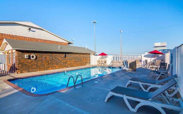 Motel 6 Lawton, OK