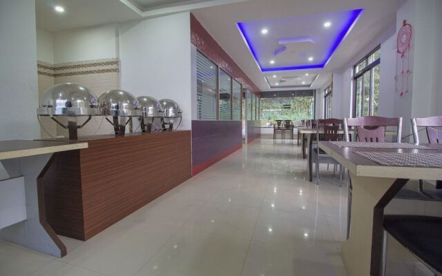 OYO 28105 Hotel Blue Sapphire