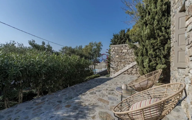 Traditional Villa With Swimming Pool
