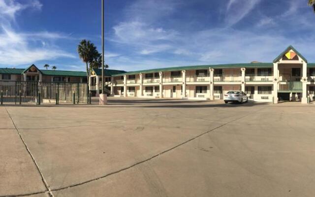 Days Inn by Wyndham Safford, AZ